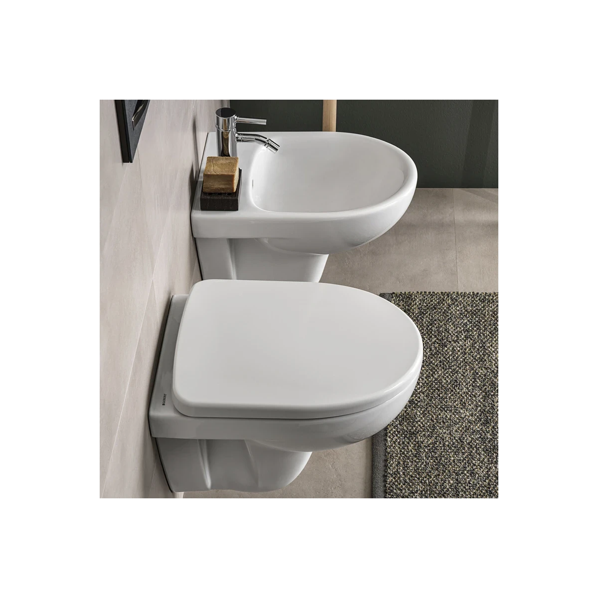 COPPIA SANITARI VASO BIDET E COPRIVASO TRADZIONALE GEBERIT SELNOVA PRO