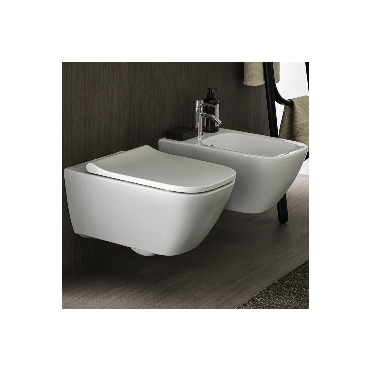 COPPIA SANITARI VASO BIDET E COPRIVASO RALLENTATO GEBERIT SMYLE SQUARE
