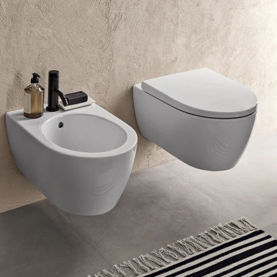 COPPIA SANITARI VASO BIDET E COPRIVASO RALLENTATO GEBERIT ICON SOSPESI